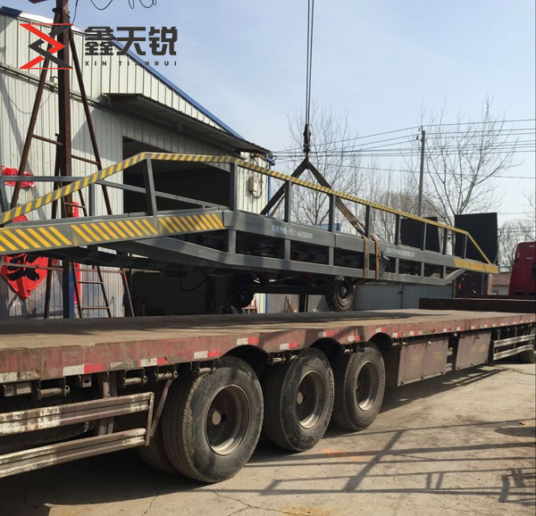红河移动式登车桥装车发货